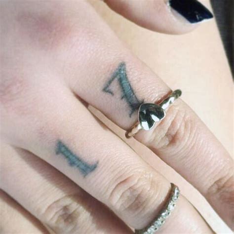 Halsey Number "17" Knuckle Tattoo | Steal Her Style