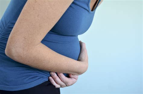 When You Are 33 Weeks Pregnant, Cramping Can Be Worrying | New Health ...