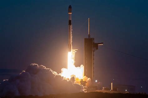 SpaceX вывела на орбиту восьмую с начала года группу интернет-спутников ...