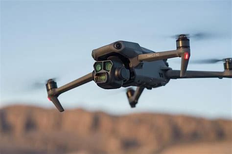 Technical Triple-Camera Drones : DJI Mavic 3 Pro