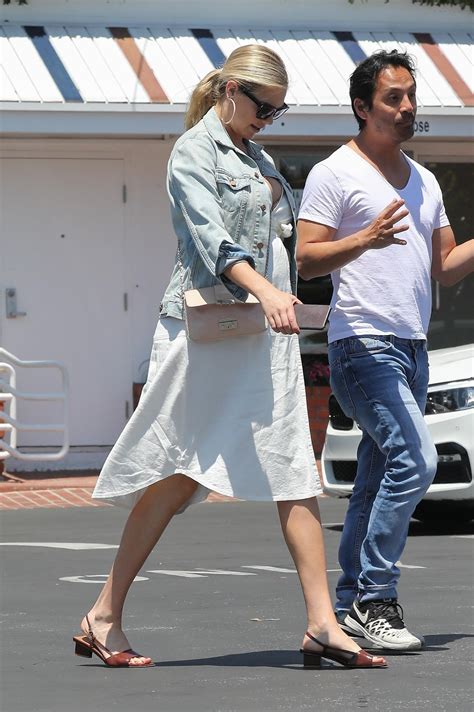 Kate Upton - FeetForum