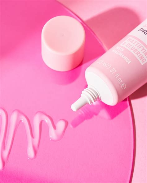 essence PORELESS Partner primer per ridurre i pori | notino.it