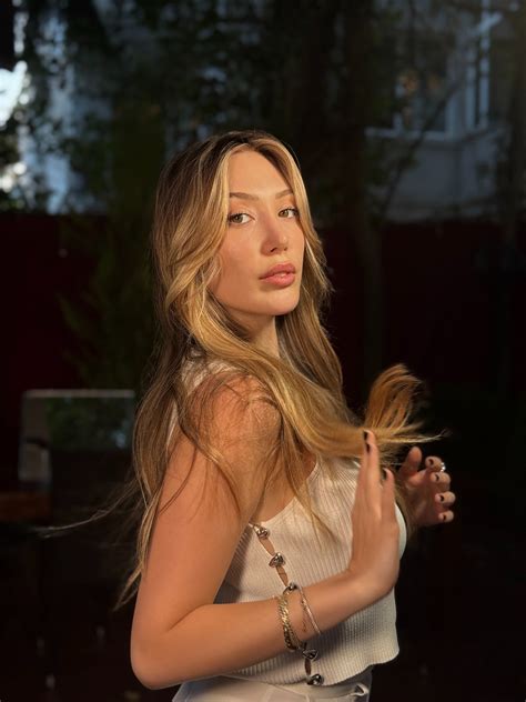 Yasmin Erbil | @cemilirez sonunda istediğim sarı tonunu yakaladık 💁🏼‍♀️