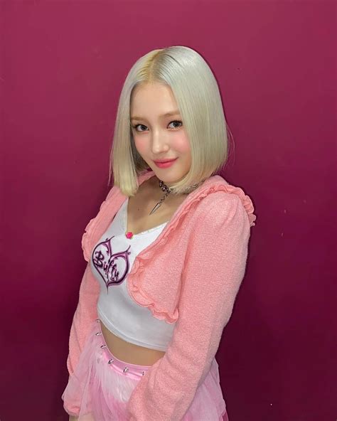 December 12, 2020 MOMOLAND Nancy Instagram Update | Kpopping