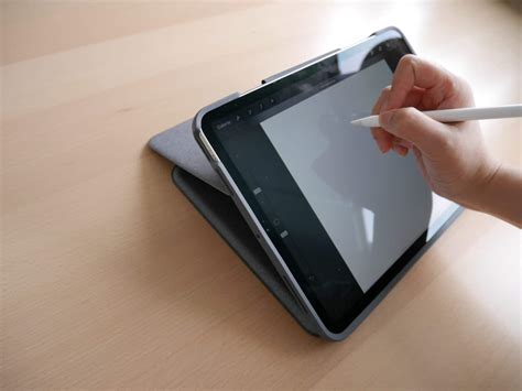 Logitech Folio Touch keyboard case with trackpad in test