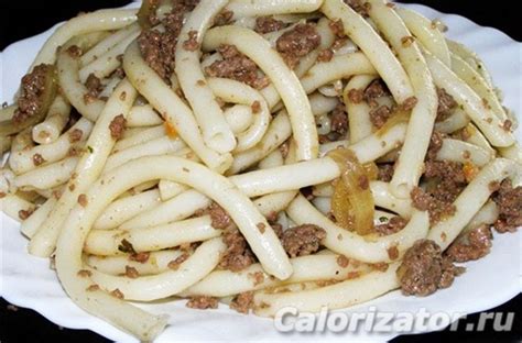 Макароны по-флотски с фаршем на сковороде - калорийность, состав ...