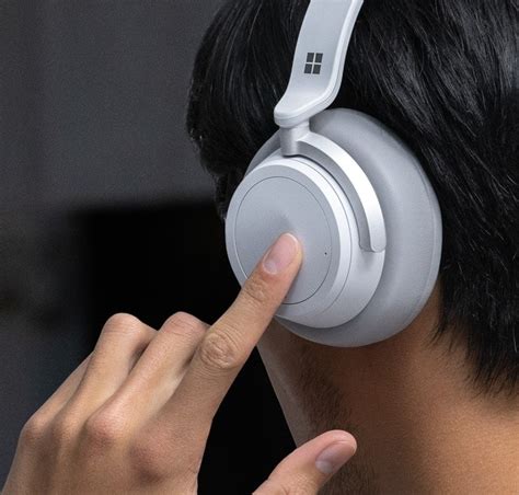 Microsoft представила накладные наушники Surface Headphone