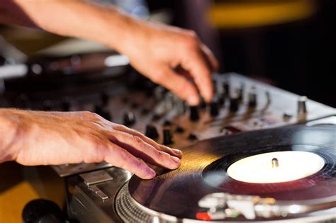top  reasons  hire  dj