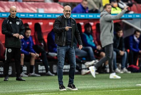 PSV Eindhoven và thứ bóng đá tuyệt luân của Peter Bosz