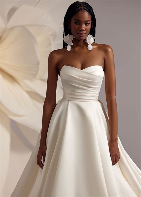 Low back wedding dress «Dallas» with pockets | WONA