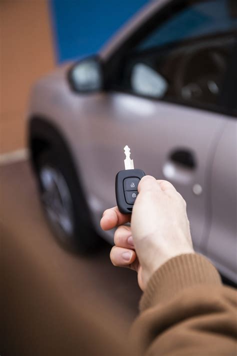 Jak chronić się przed kradzieżą „na walizkę”? Czy etui na kluczyki