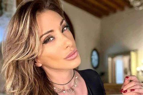 Sabrina Salerno, a 55 anni più in forma che mai: bikini da bollino rosso