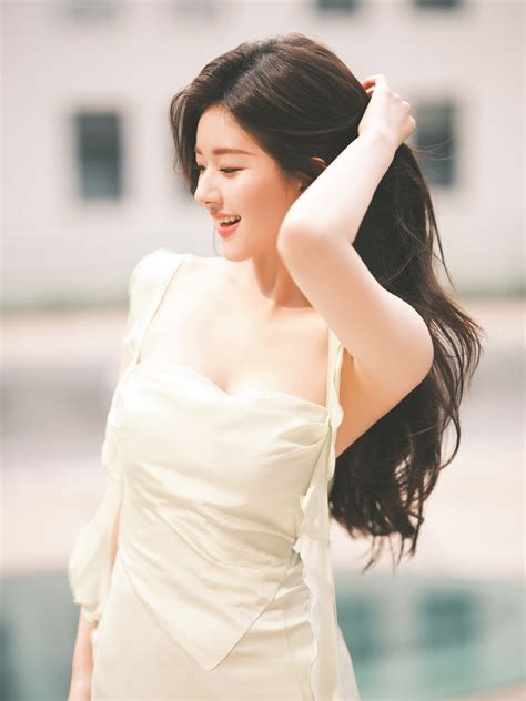 china entertainment news zhao lusi poses  photo shoot
