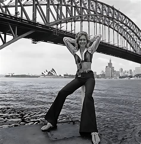 Olivia Newton-John, Sydney, 1973 (full photoshoot) : r/oldschoolhot