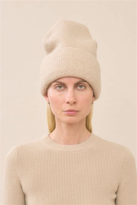 ESSENTIAL – Lauren Manoogian