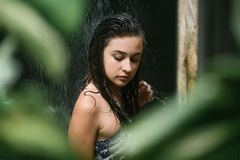 Slim sensual lady taking shower in resort poolside · Free Stock Photo