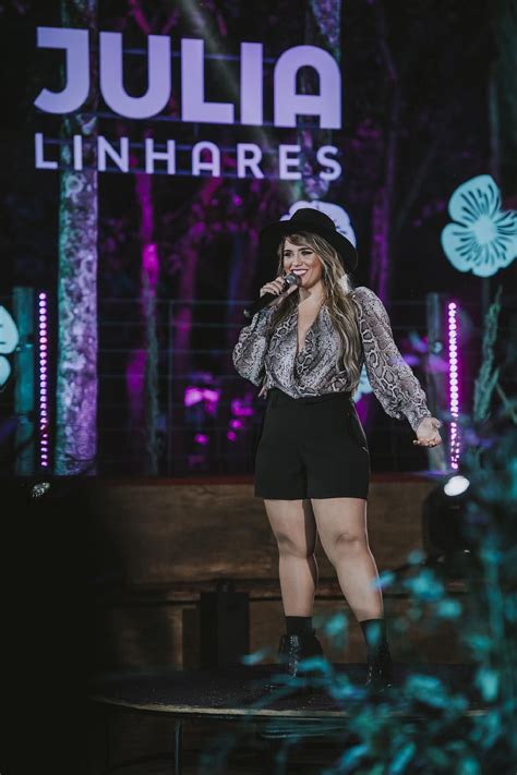 Julia Linhares fotos (7 fotos) - LETRAS.MUS.BR