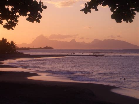 #letahitibypearlresorts #tahiti #visittahiti #pinksunset #
