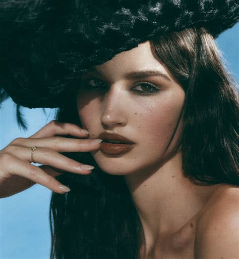 Angelina Frerk | 100% Connected