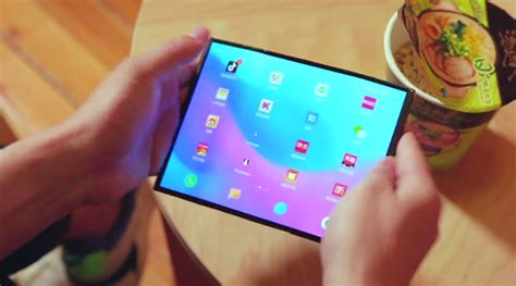 Складной смартфон Xiaomi с тройной камерой в базе EUIPO