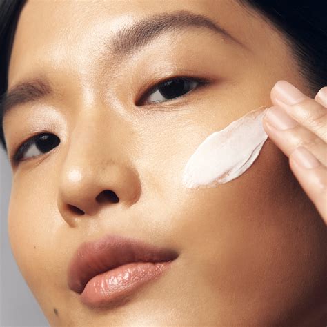 smooth-glow multi-tasking moisturizer broad spectrum spf 30 | philosophy