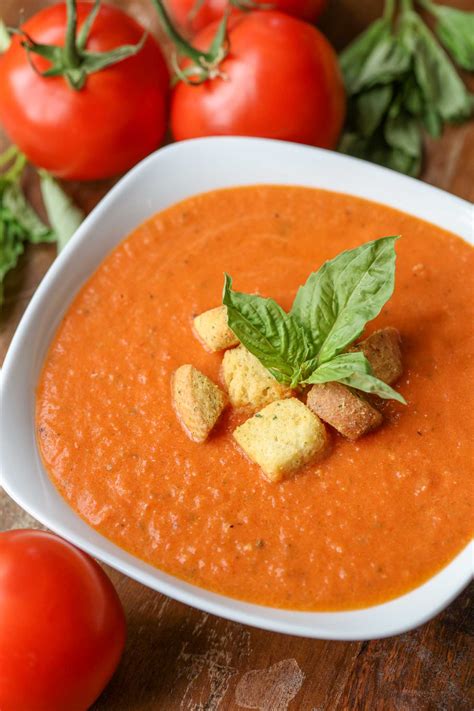 Classic Christmas Tomato Basil Soup