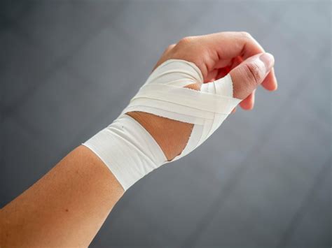 Athletic Trainer Tips: Taping and Bracing - UOA - University ...
