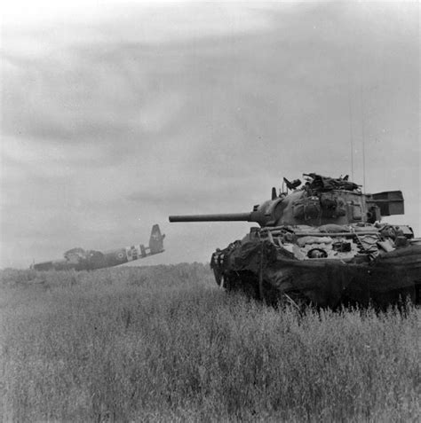 File:Sherman tank and Horsa glider.jpg - Wikimedia Commons