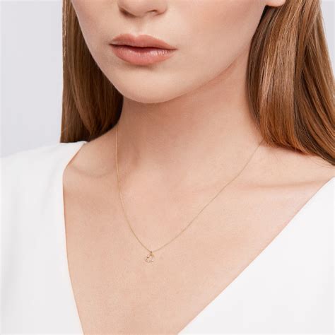 Diamond heart pendant in yellow gold | KLENOTA