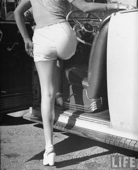 vintage everyday: Betty Grable’s Legs, 1943