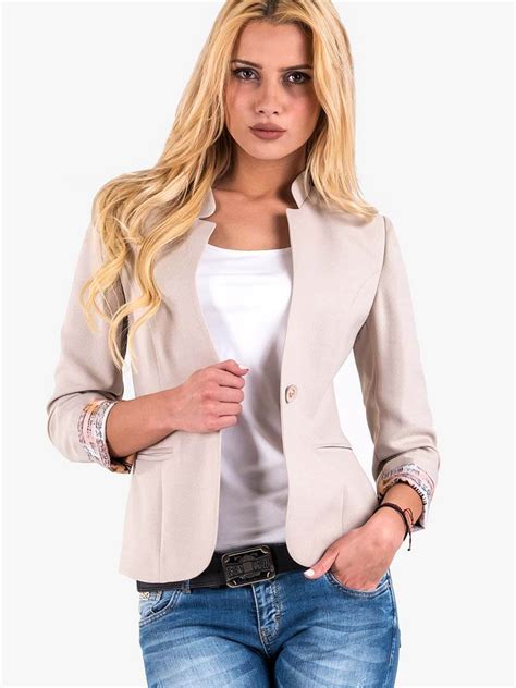 Дамско вталено сако - светло бежово | Сака и Манта от INDIGO Fashion