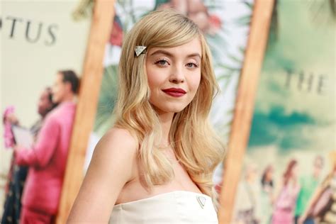 Sydney Sweeney's Strawberry-Blond Hair and Curtain Bangs | POPSUGAR Beauty