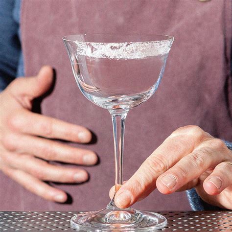 Cosmopolitan | How to make cocktail recipe | Cointreau UK
