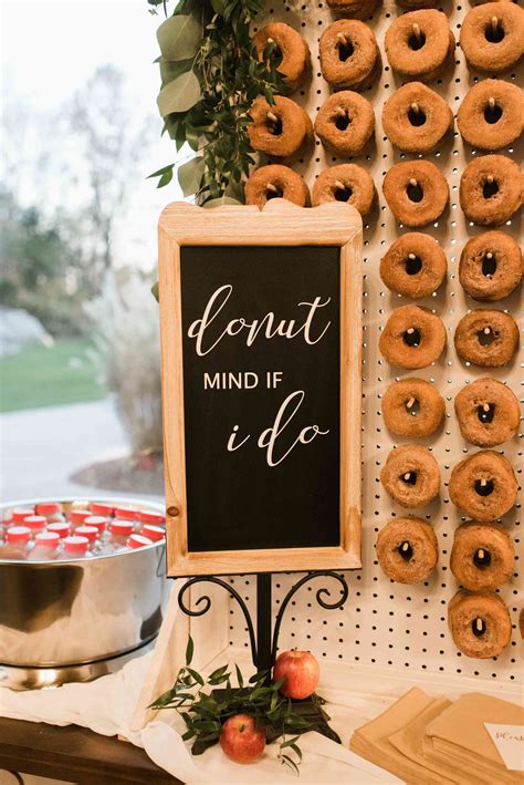 20 Doughnut Wall Ideas for Your Wedding