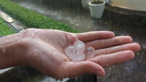 hujan es  mungkin terjadi sampai april kumparancom