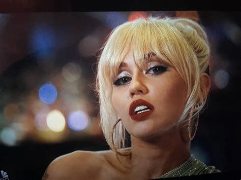 Pin de kathy en Miley Cyrus | Peinados, Miley cyrus, Fotos de miley cyrus