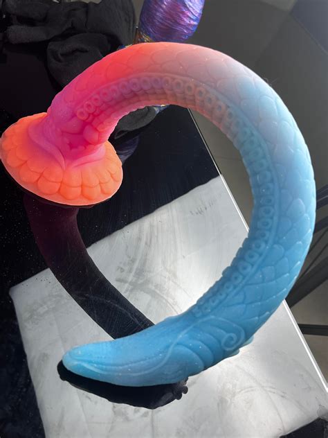 play time with the tentacle plug🍆🍆 : r/baddragonboys