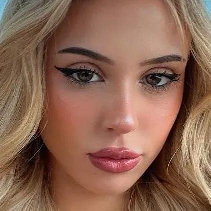 Chat with Jana Soss - text or voice, Enjoy AI Chat Free & Safe