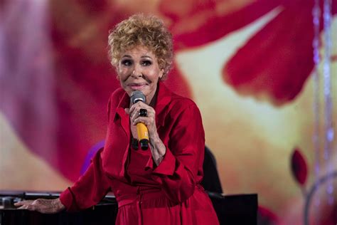 Ornella Vanoni le canzoni più belle per il compleanno: età, vita pr...