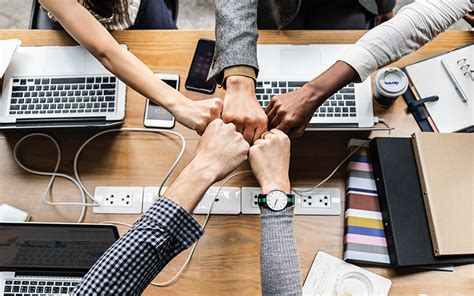7 Examples of Teamwork & Collaboration in the Workplace