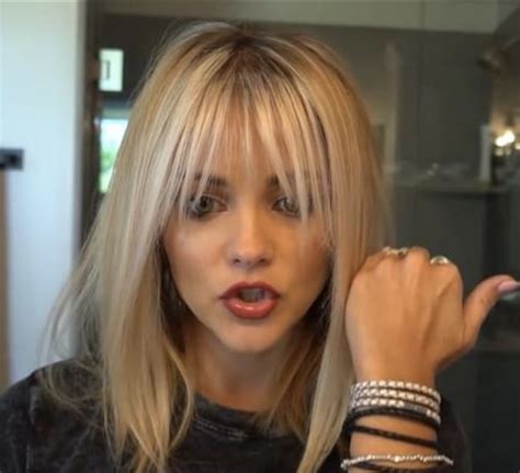 Pin by Suny McKaughan on hair cut | Bangs with medium hair, Blonde hair ...