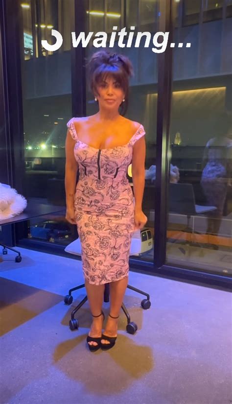 Alysha Del Valle's feet