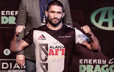 Боец ММА из Осетии целый раунд дрался с оторванным пальцем | Fightnews.info