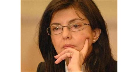 Кунева обявява фондация в неделя
