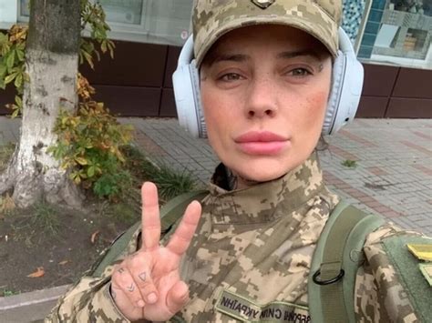 Грозилась пойти на Белгород. Вступившая в ВСУ стилист Зеленского умерла ...