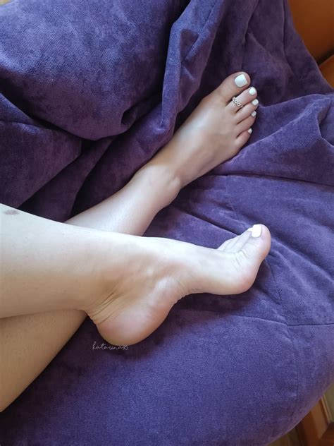 Oily footjob after work 🥰 : r/Whitetoes