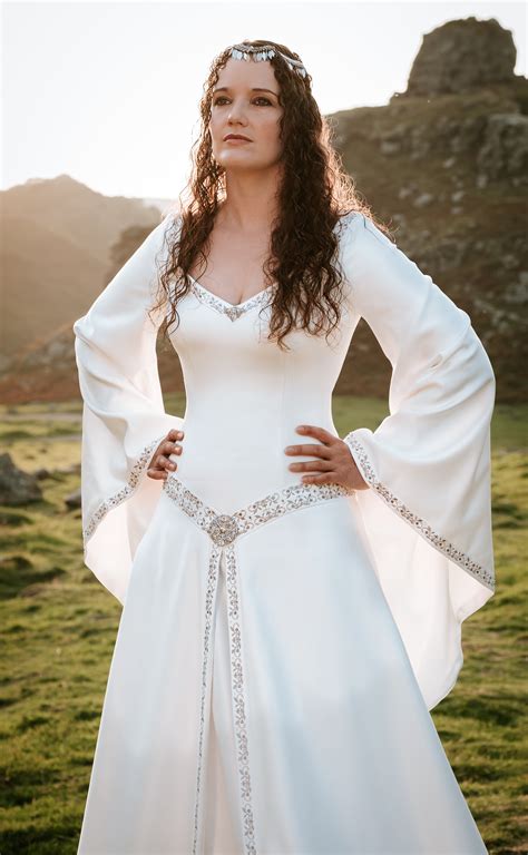 Medieval wedding gown elvish dress renaissance gown etsy – Artofit