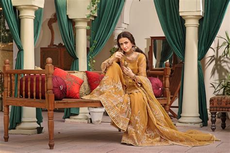Sana Javed's Ethnic Fashion: A Jaw-Dropping Style Saga - Fashion Times