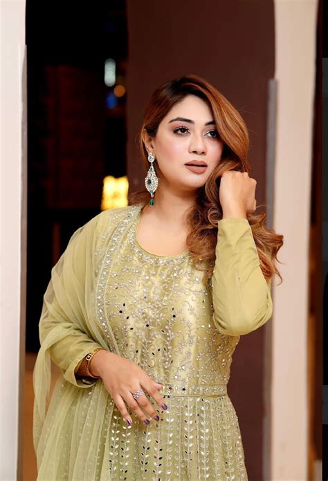 আমাকে দিও স্বপ্নগুলো..তোমাকে দেব ইচ্ছেগুলো.. কথার কথা ভাল্লাগেনা