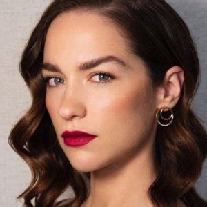 10 Surprising Facts About Melanie Scrofano - ZergNet